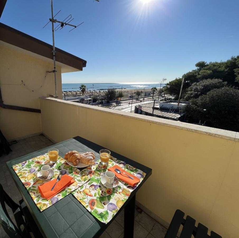Apartamento Sunrise Beach House - Sea View Montesilvano Marina Exterior foto